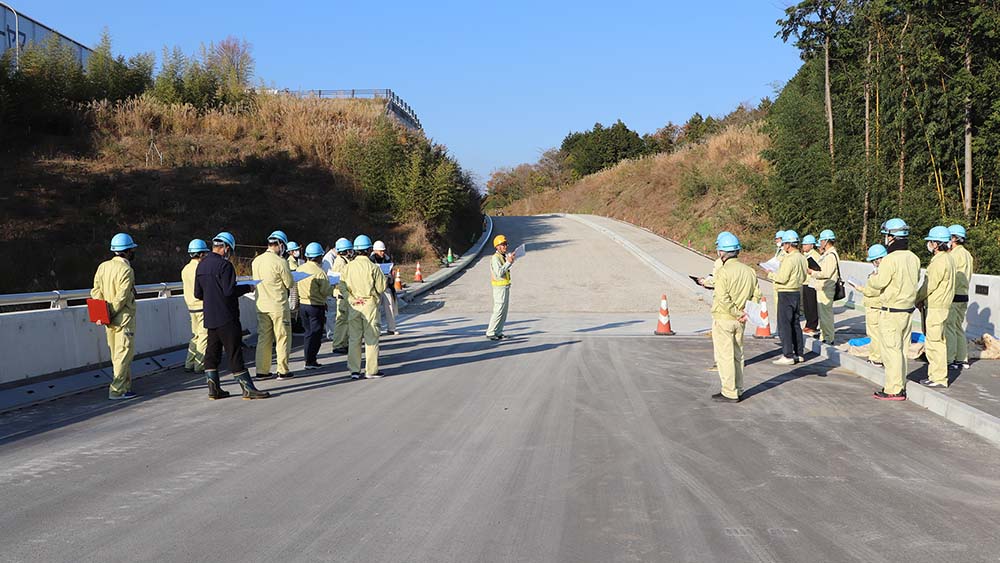 小山町道2415号線他1路線道路改良舗装工事現場見学
