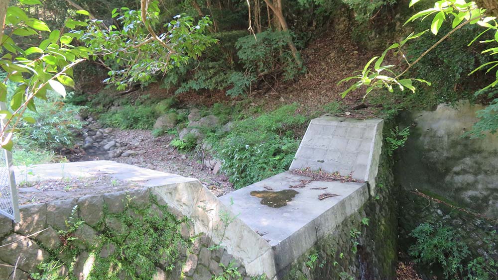 砂防堰堤を直接ボーリング調査